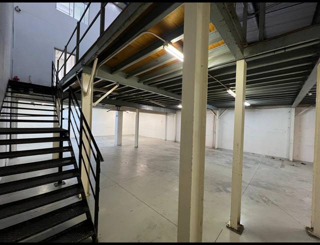 430M² WAREHOUSE TO LET IN STRIJDOMPARK